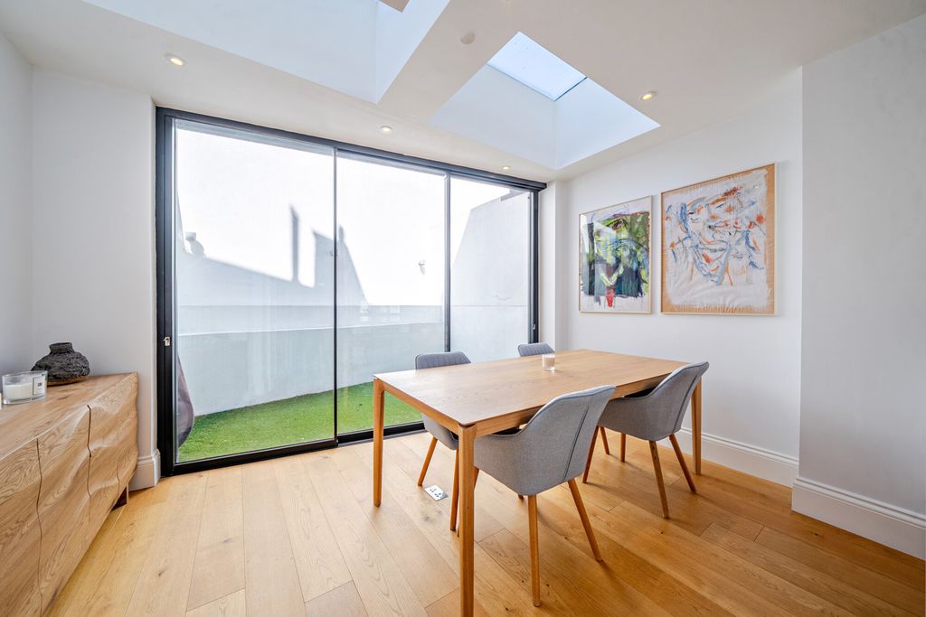 Property photo 3 of 37 1449465-11-69Ea25...