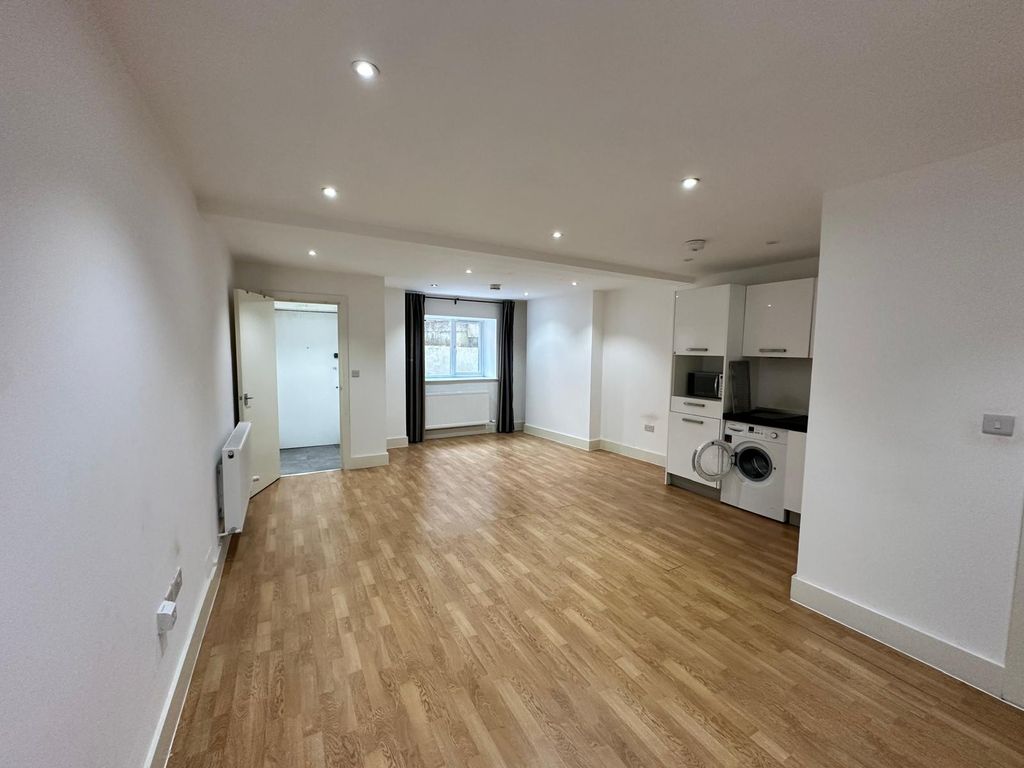 Property photo 1 of 3