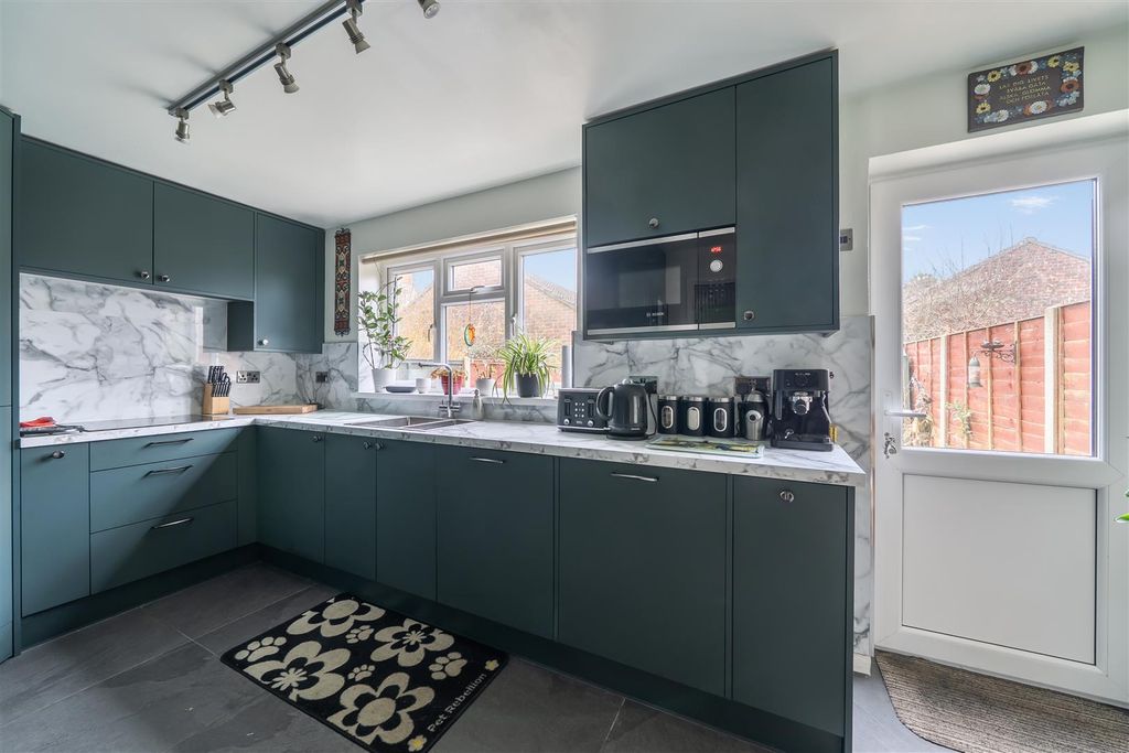 Property photo 2 of 14 Kitchen