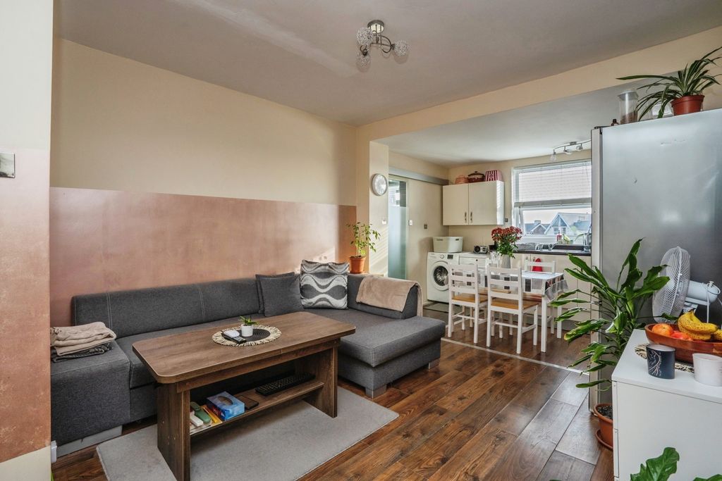 Property photo 2 of 17 Photo