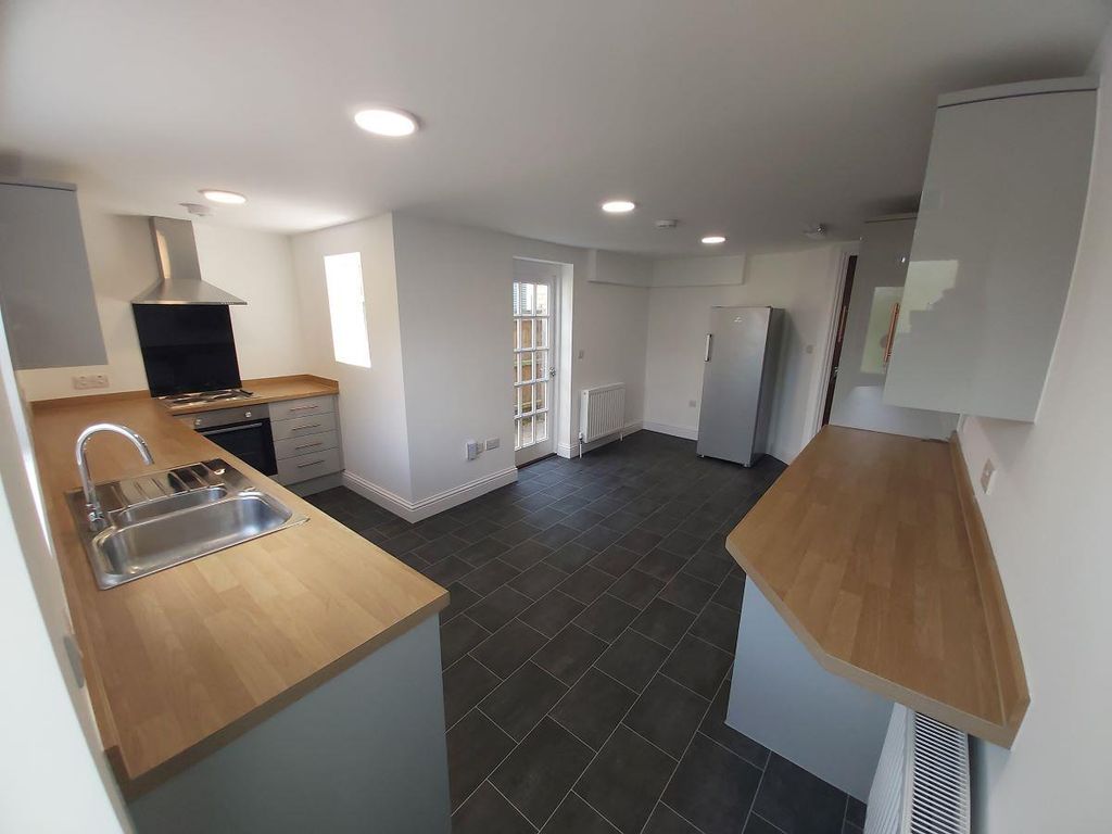 Property photo 2 of 7 Kitchen 2.Jpg