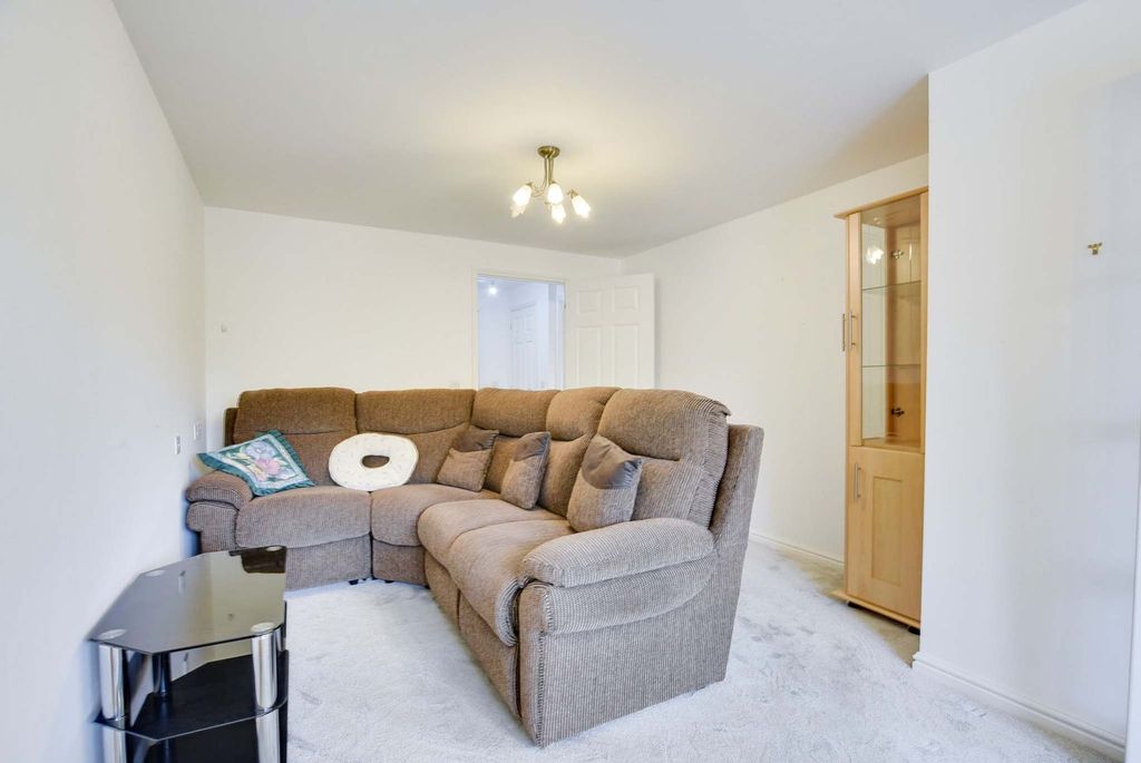 Property photo 2 of 9