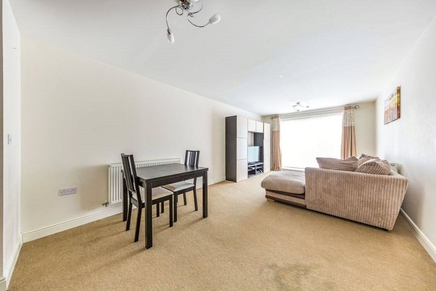 Property photo 3 of 8 3. Loungenew.Jpg