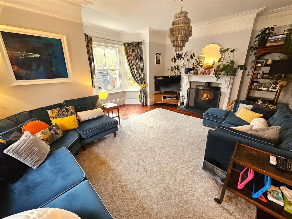 Property photo 2 of 18 Sitting Room.Jpg