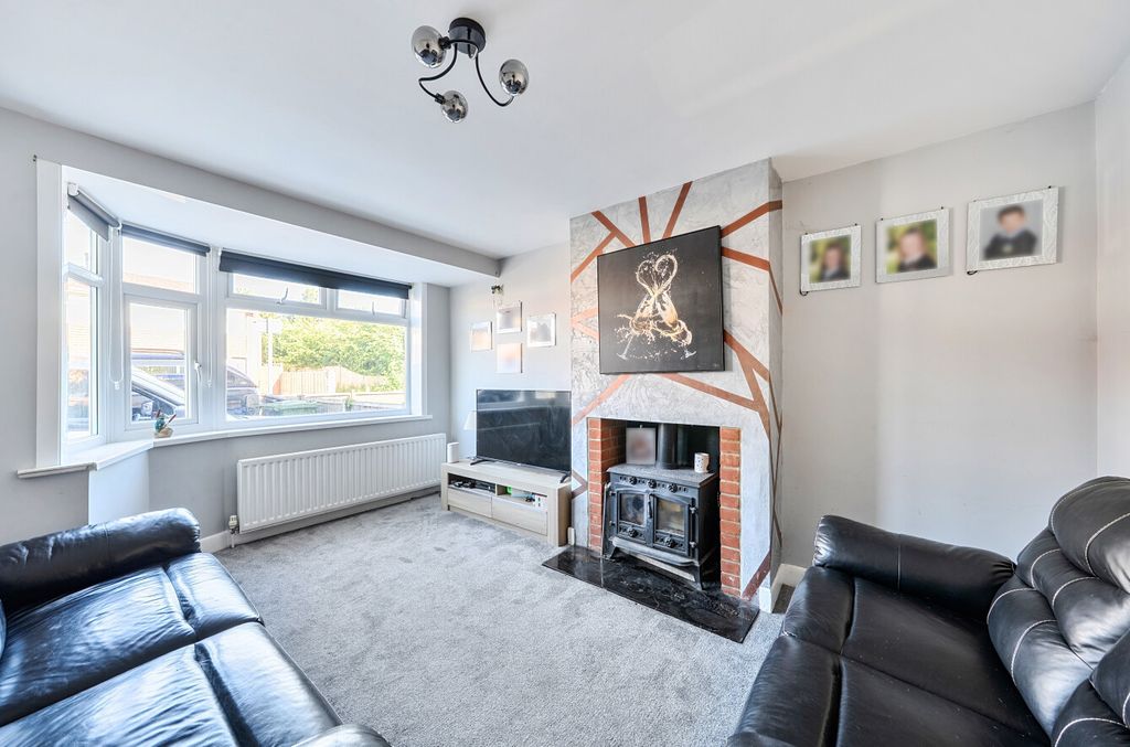 Property photo 2 of 12 1447845-11-6A0F4c...