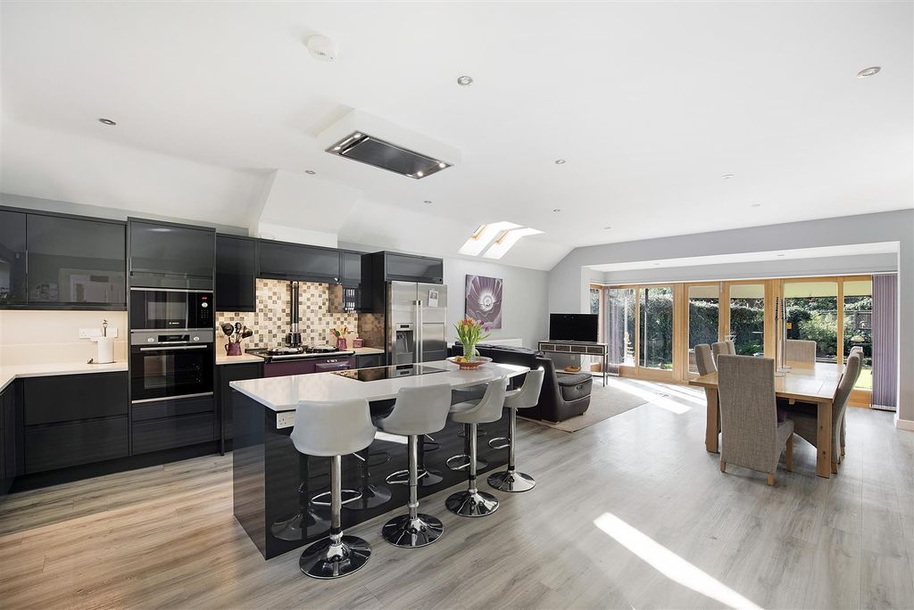 Property photo 2 of 38 Greenover Ph18.Jpg