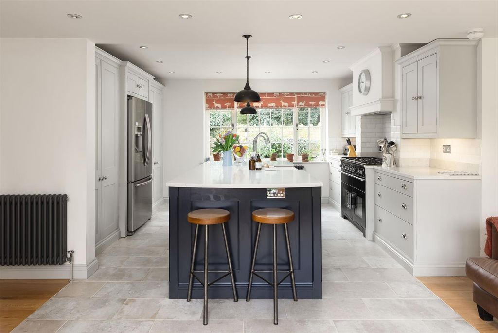 Property photo 2 of 25 00008.Jpg