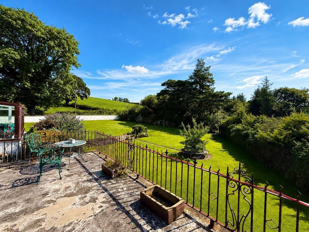 Property photo 2 of 33