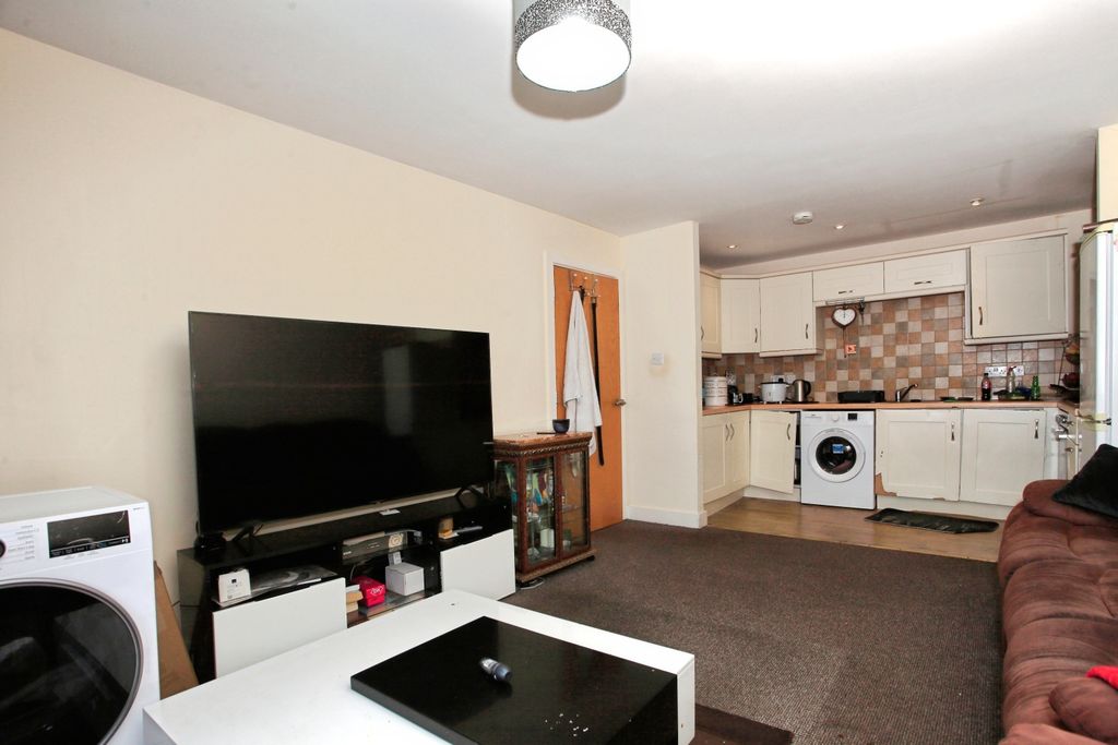 Property photo 3 of 20