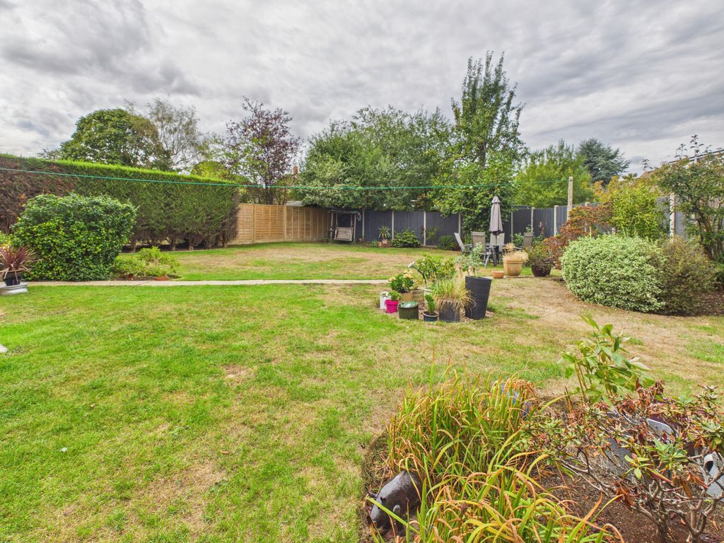 Property photo 2 of 12 Garden