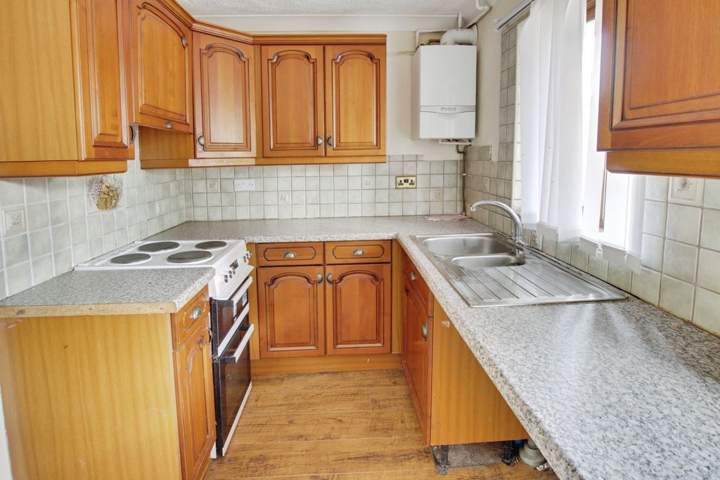 Property photo 3 of 12