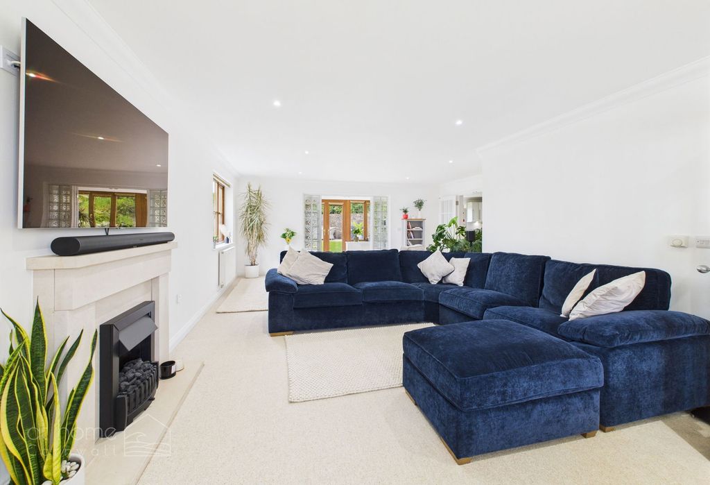 Property photo 3 of 59