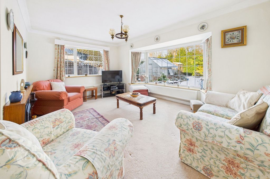 Property photo 2 of 20