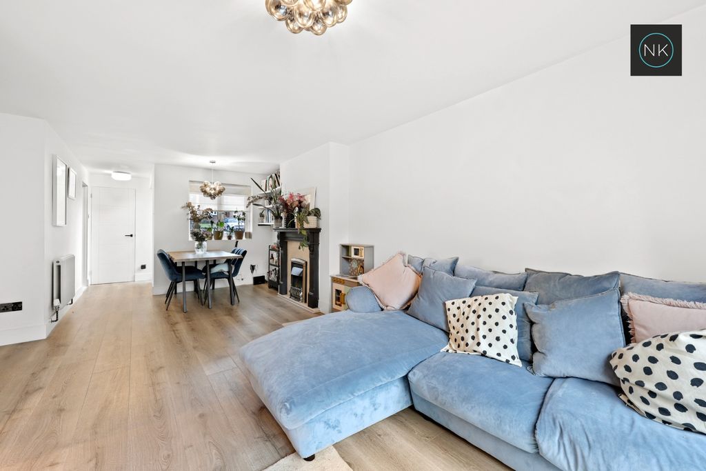 Property photo 2 of 24 4609193