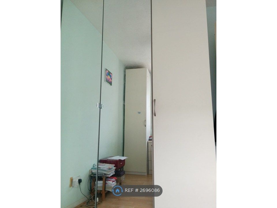 Property photo 3 of 11 Master Bedroom Mirror Almirah