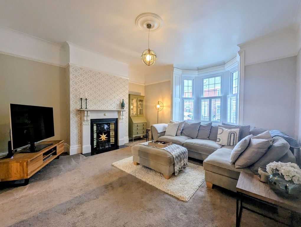 Property photo 2 of 31