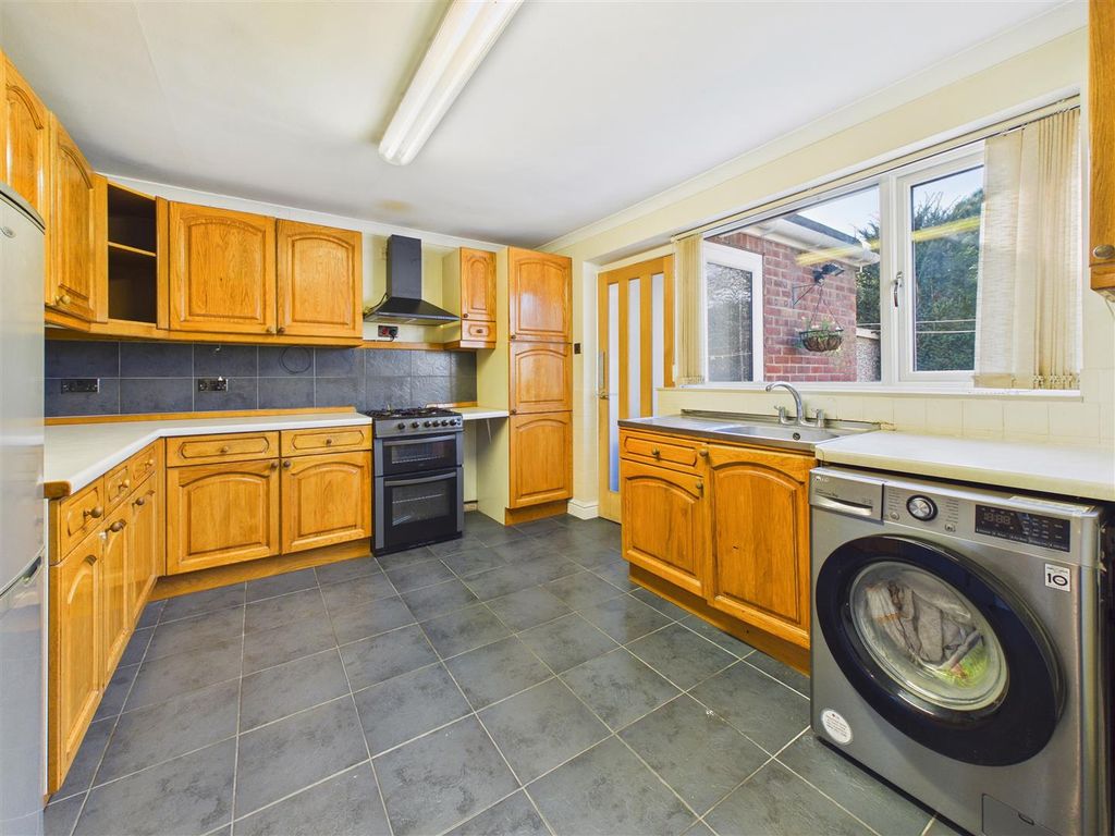 Property photo 3 of 13 Kitchen