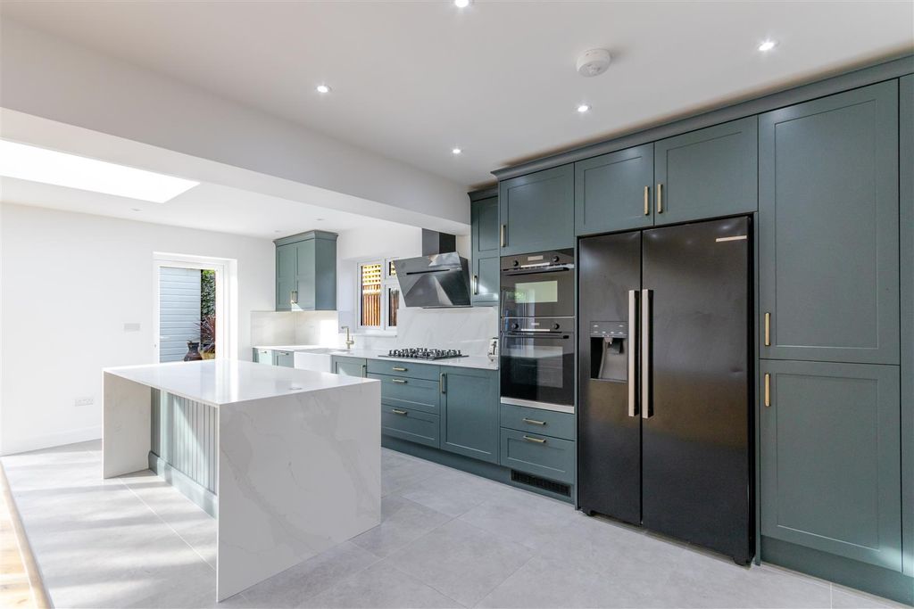 Property photo 2 of 28 Kitchen