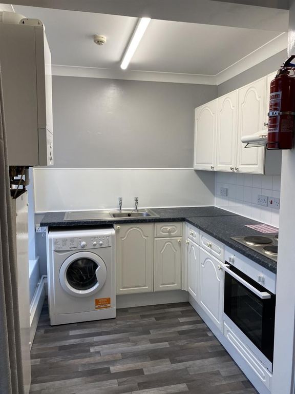 Property photo 3 of 12 Flat 3 Kitch.Jpg