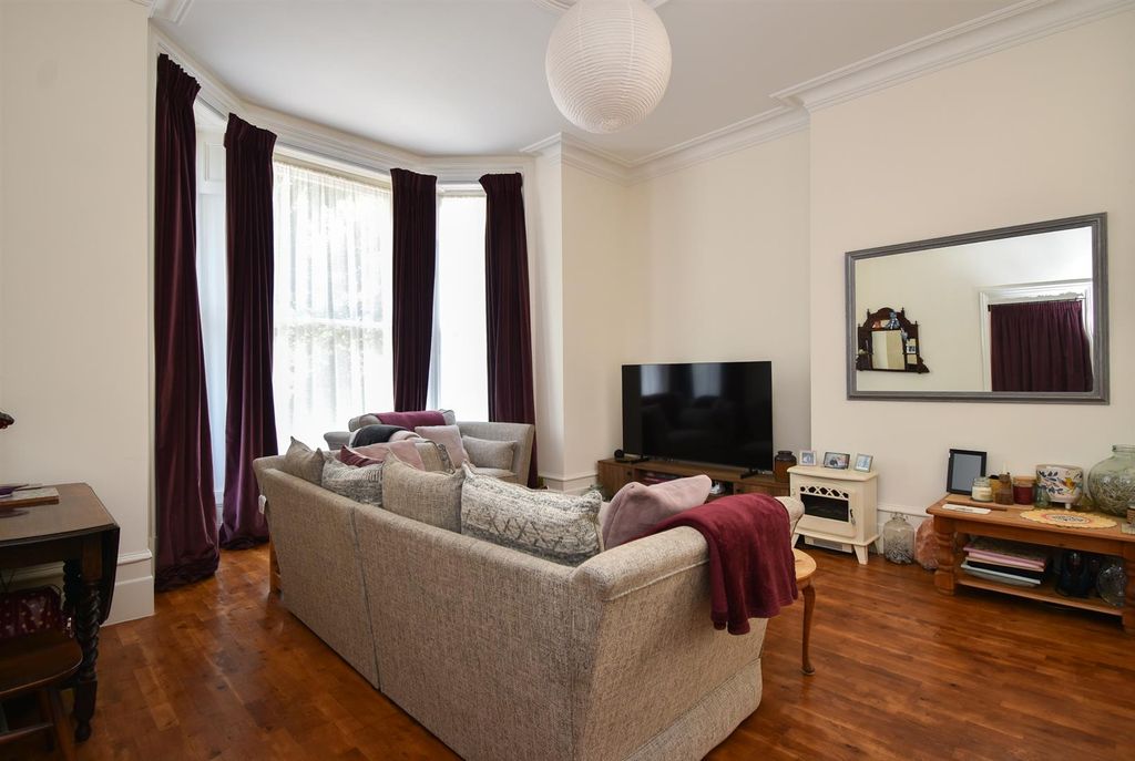 Property photo 2 of 16 Living Space