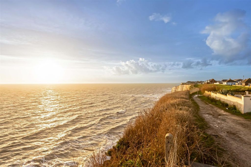 Property photo 2 of 12 Seaview Rd_10.Jpg