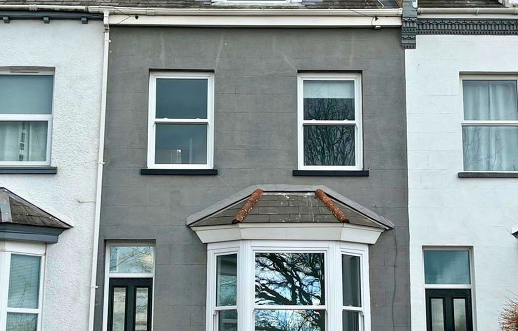 Property photo 1 of 17 External Front