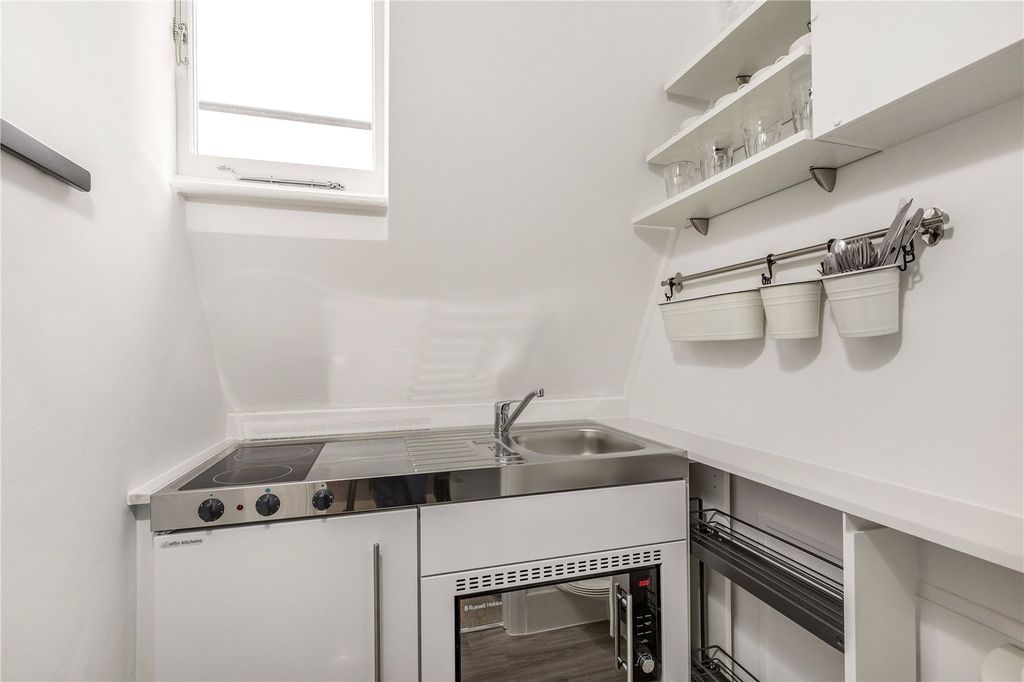 Property photo 2 of 5 Kitchen