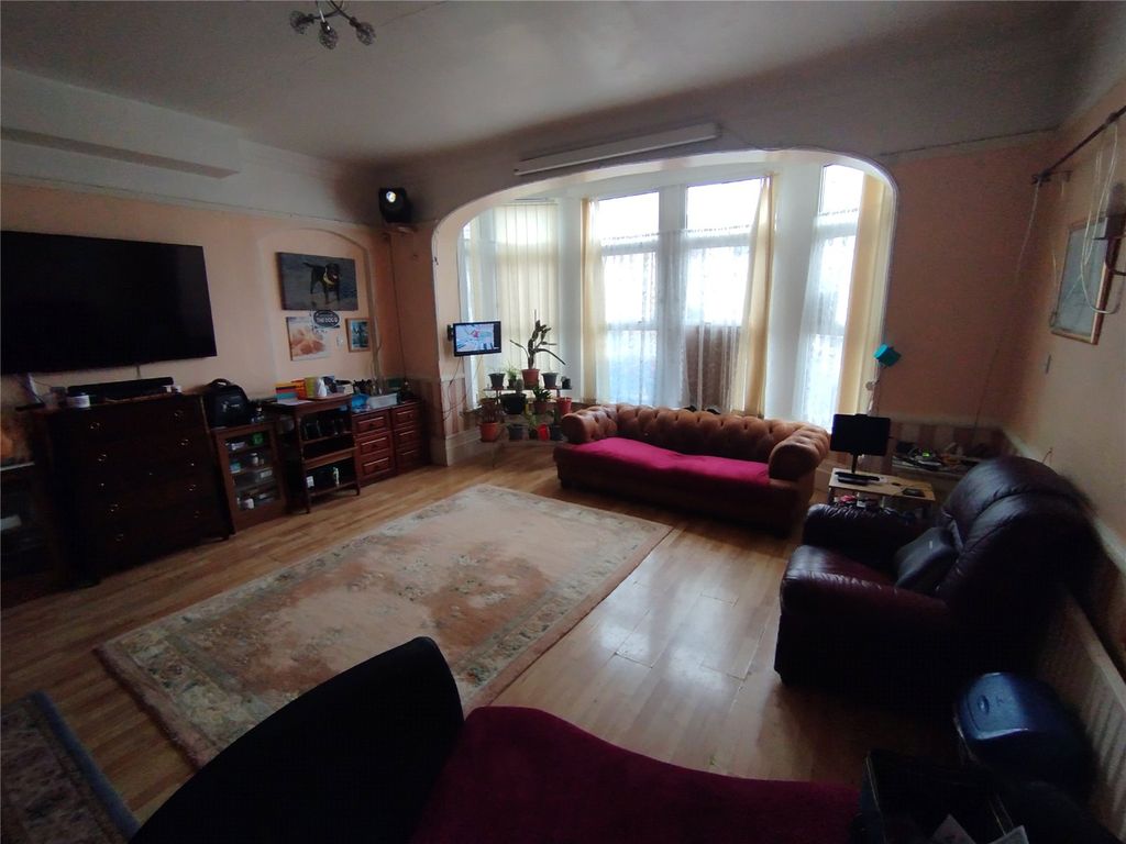 Property photo 3 of 21 Picture No. 03