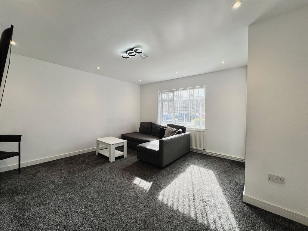 Property photo 2 of 16 Picture No. 10