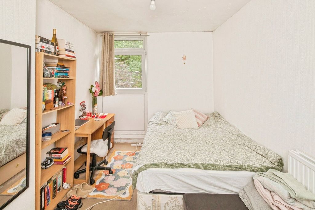 Property photo 3 of 17 Photo