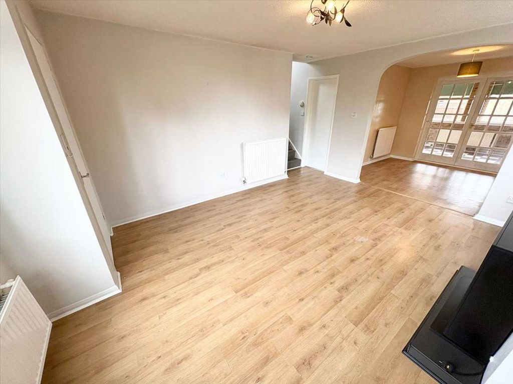 Property photo 2 of 33