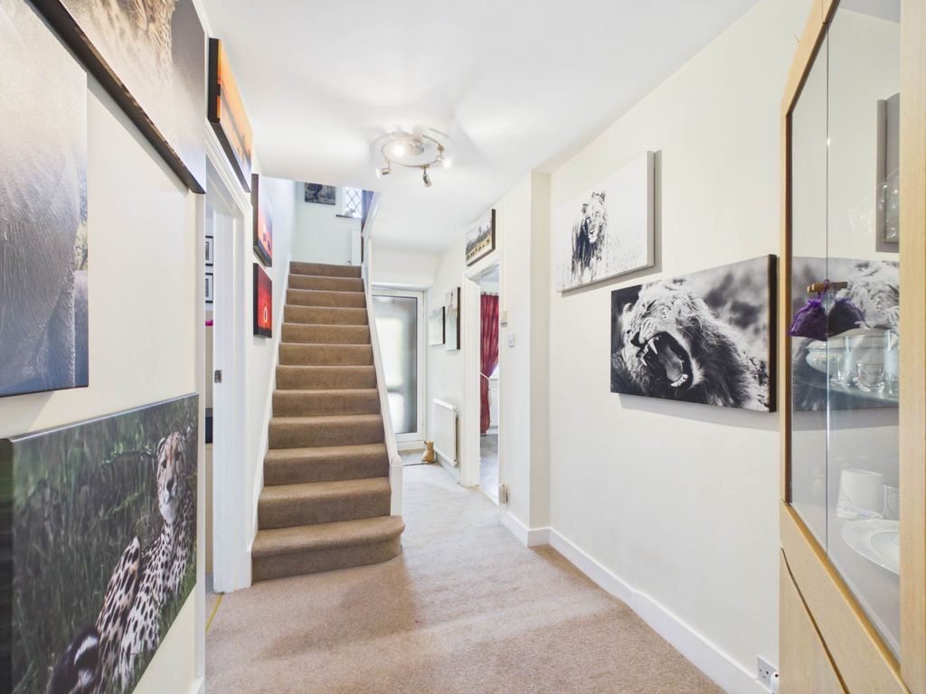 Property photo 3 of 28