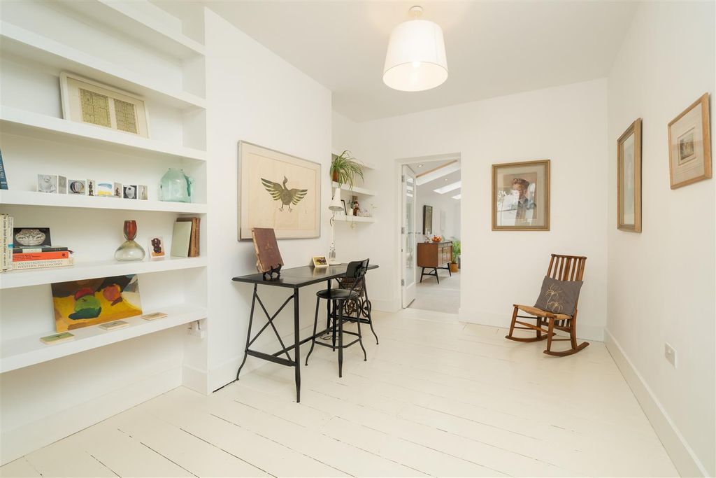 Property photo 2 of 12 Becklow Road - (02 Of 19).Jpg