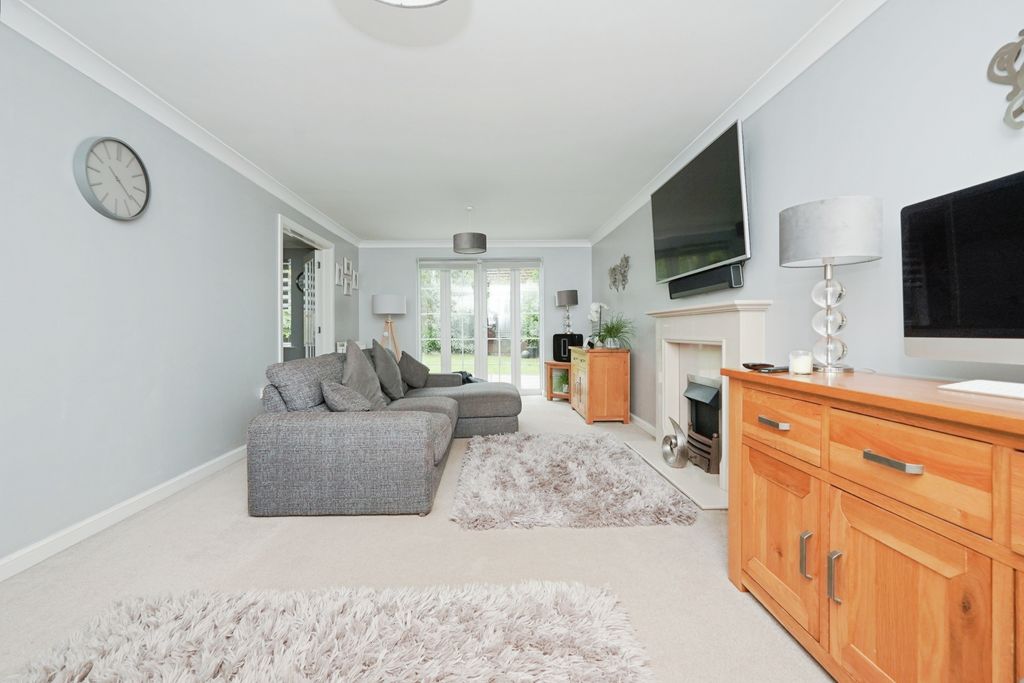 Property photo 2 of 26 Lounge