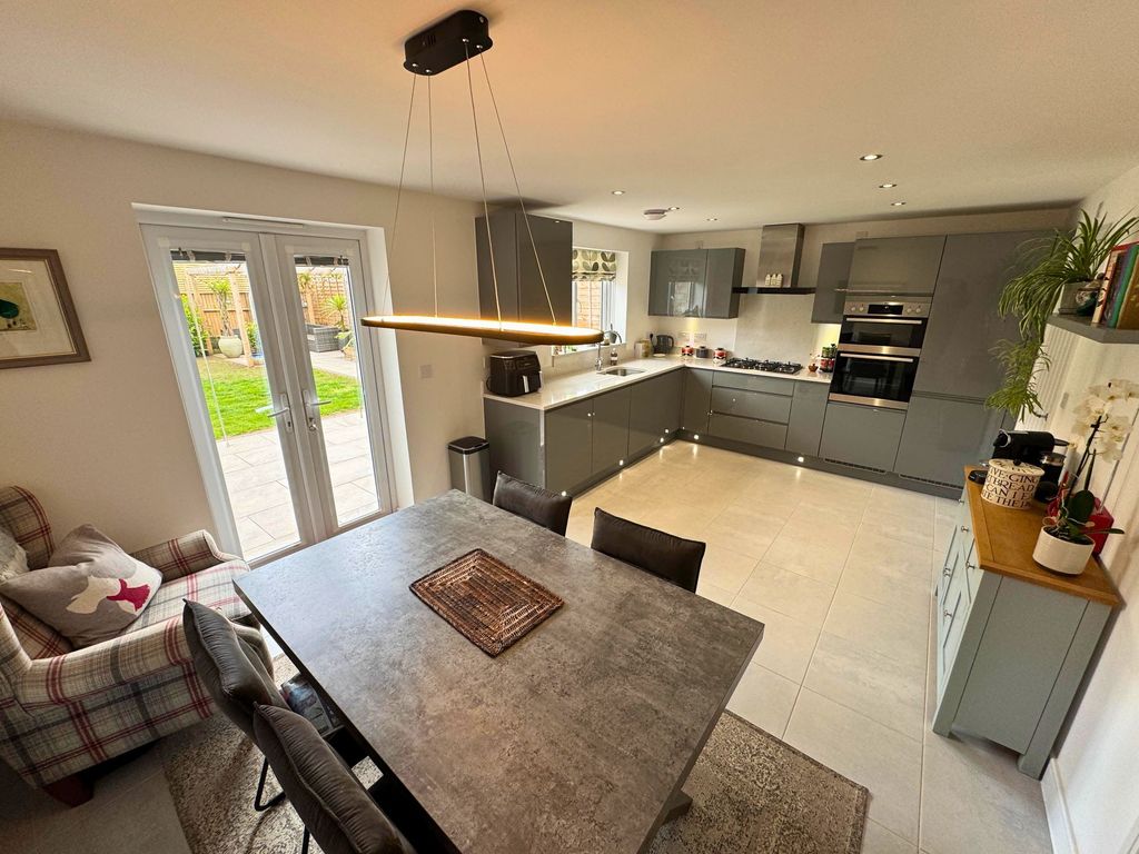 Property photo 1 of 17 Kitchen/Diner