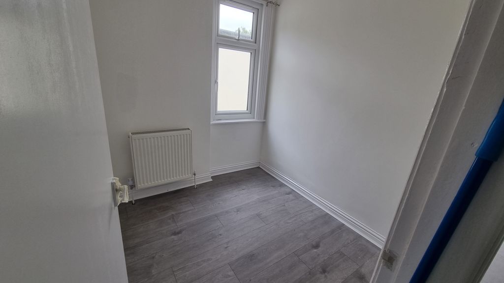 Property photo 3 of 5 Single Room