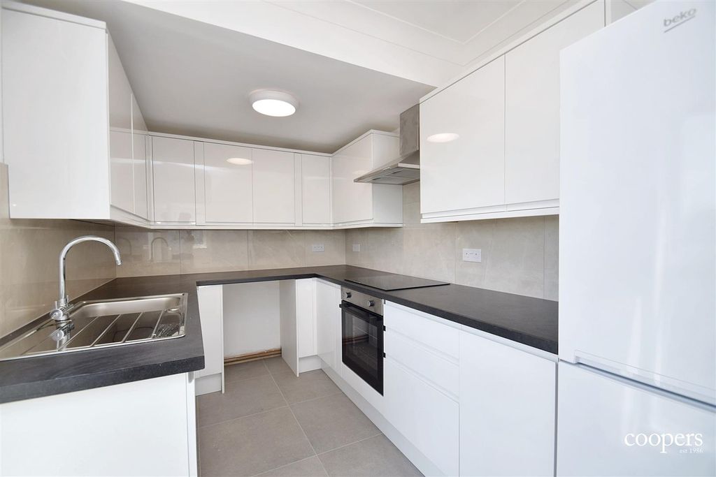 Property photo 1 of 7 Kitchen