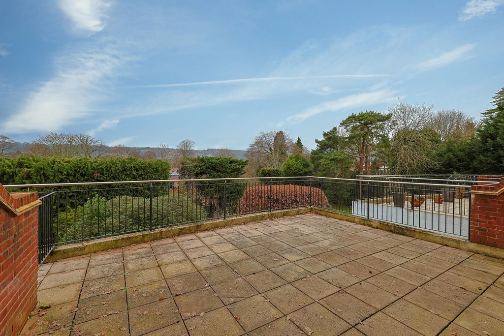 Property photo 2 of 23