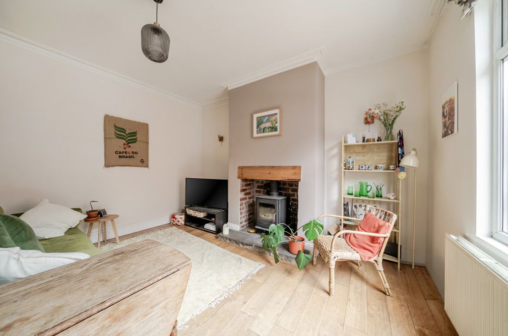 Property photo 2 of 13 1509909-12-6A84A0...