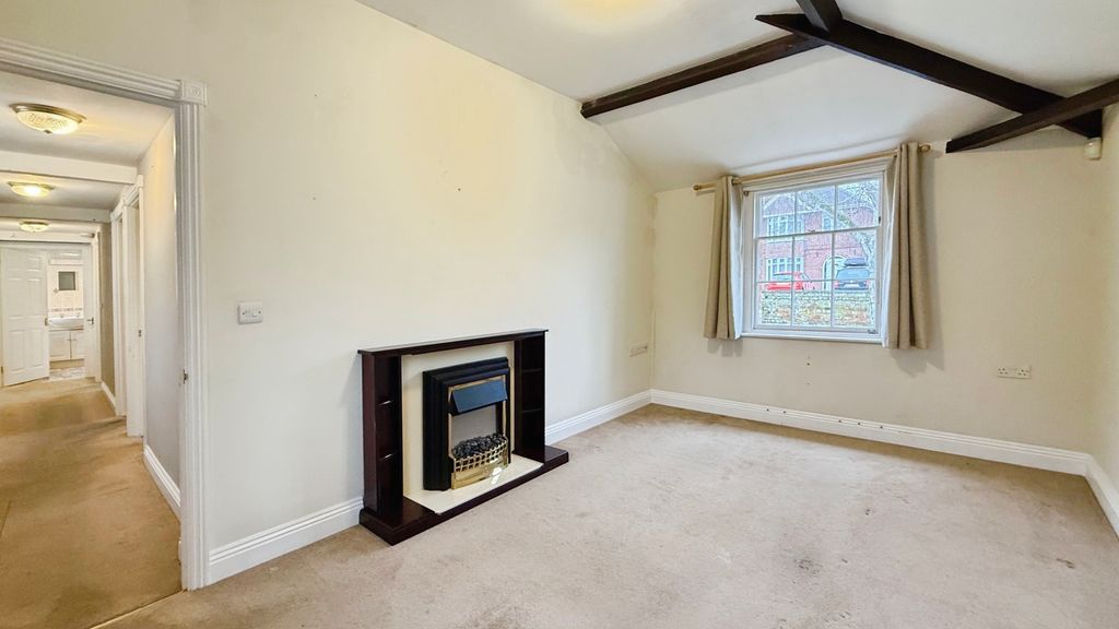 Property photo 3 of 9 Lounge