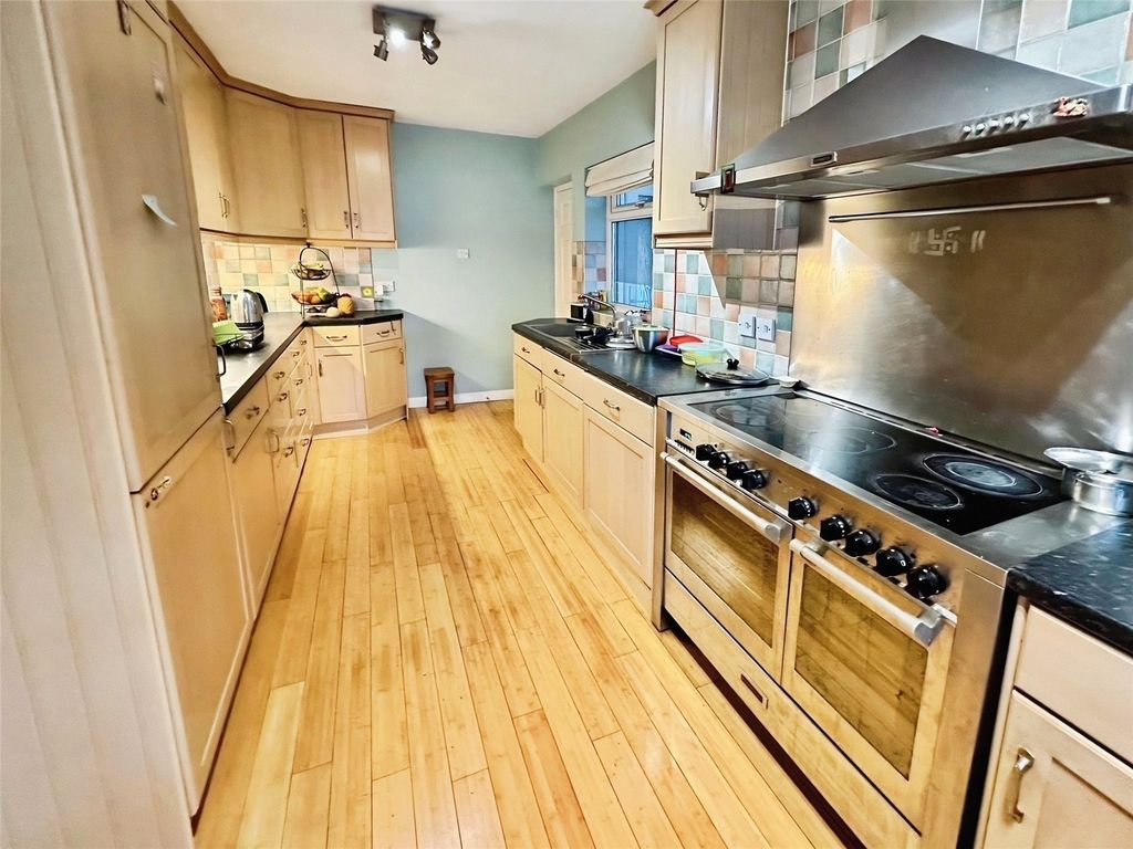 Property photo 2 of 17 Picture No. 23