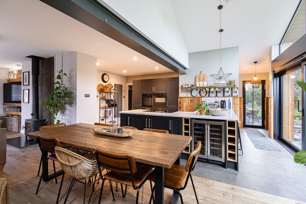 Property photo 3 of 44 5195797