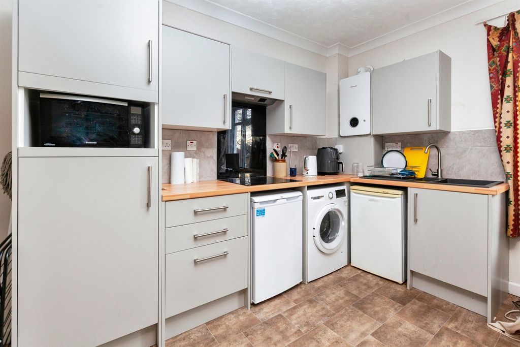 Property photo 2 of 11