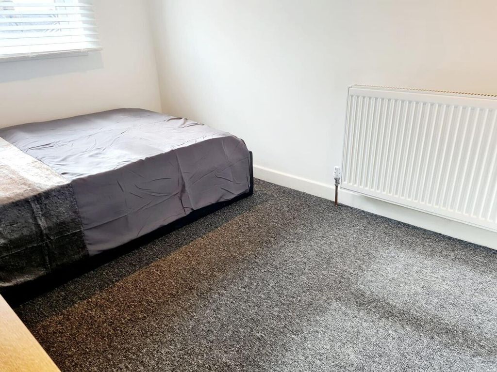 Property photo 3 of 10 Bedroom