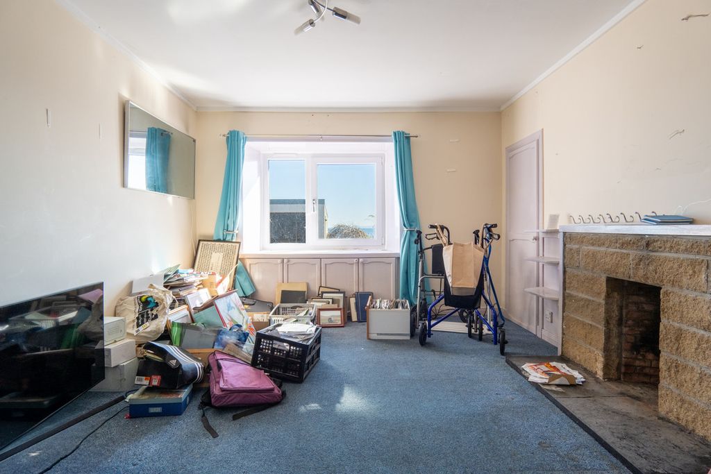 Property photo 3 of 28