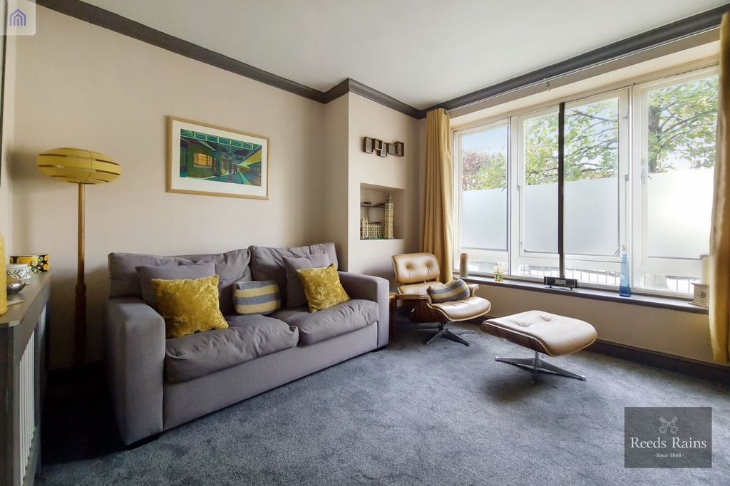 Property photo 1 of 8 Reception