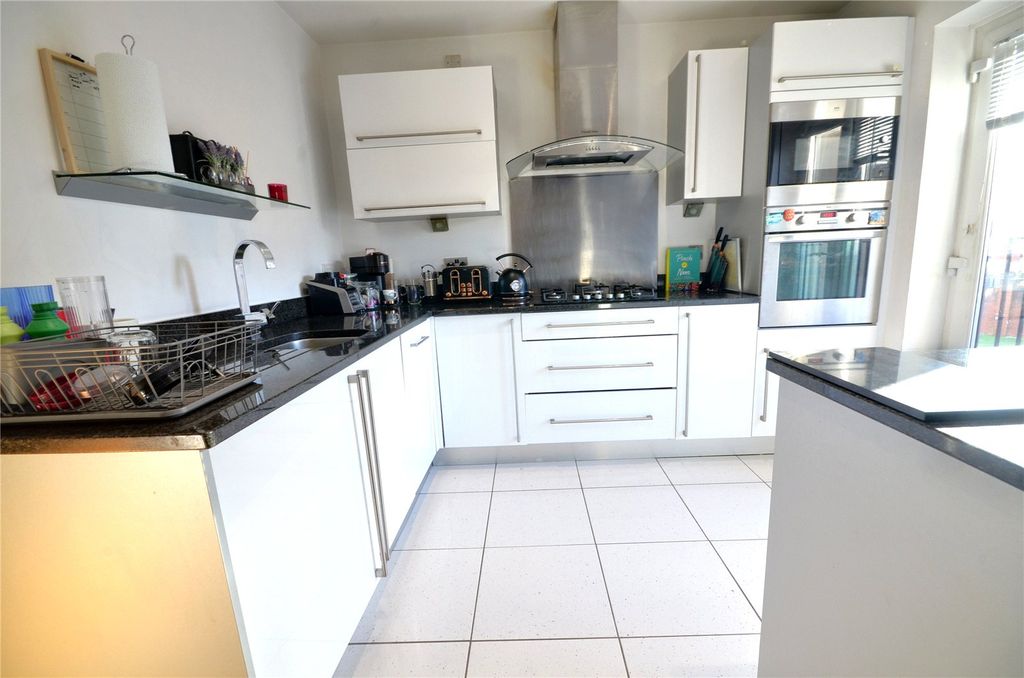 Property photo 2 of 12 Kitchen