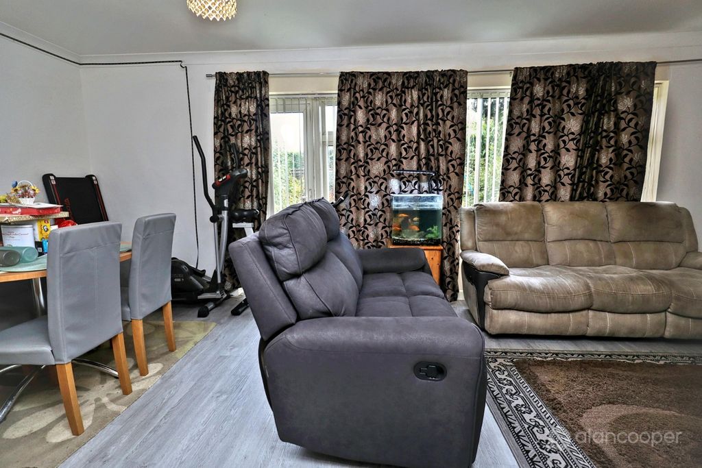 Property photo 2 of 17 4984542