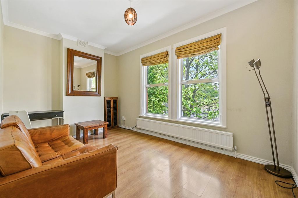 Property photo 1 of 7 Ar - Flat 3, 107 Mill Hill Road - 12 (1).Jpg