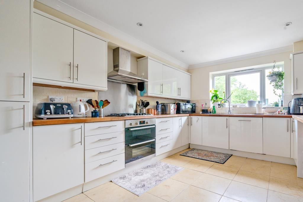 Property photo 2 of 20 Kitchen